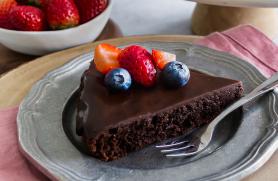 Easy Flourless Chocolate Cake with Ganache